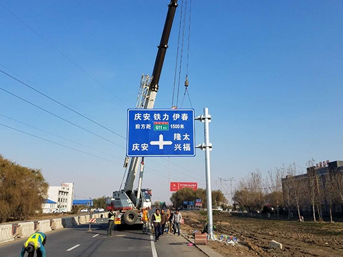 定西定西道路护栏网网片该如何进行正确的选购呢？